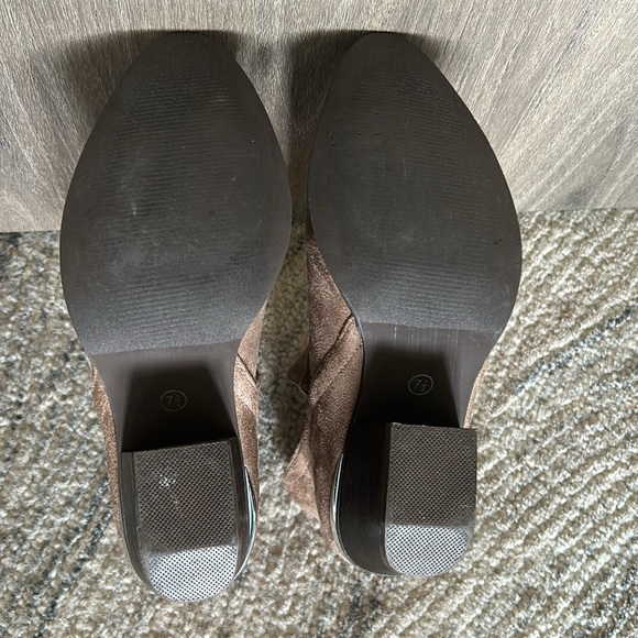 Journee Collection Taupe Booties with Silver Metal Detail. Size 7.5. - Picture 4 of 4